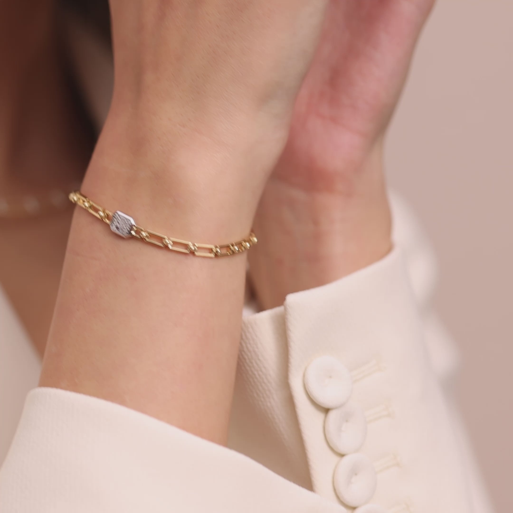 RadianceLinq in 18k Solid Gold with Diamond – Vega by Deniz