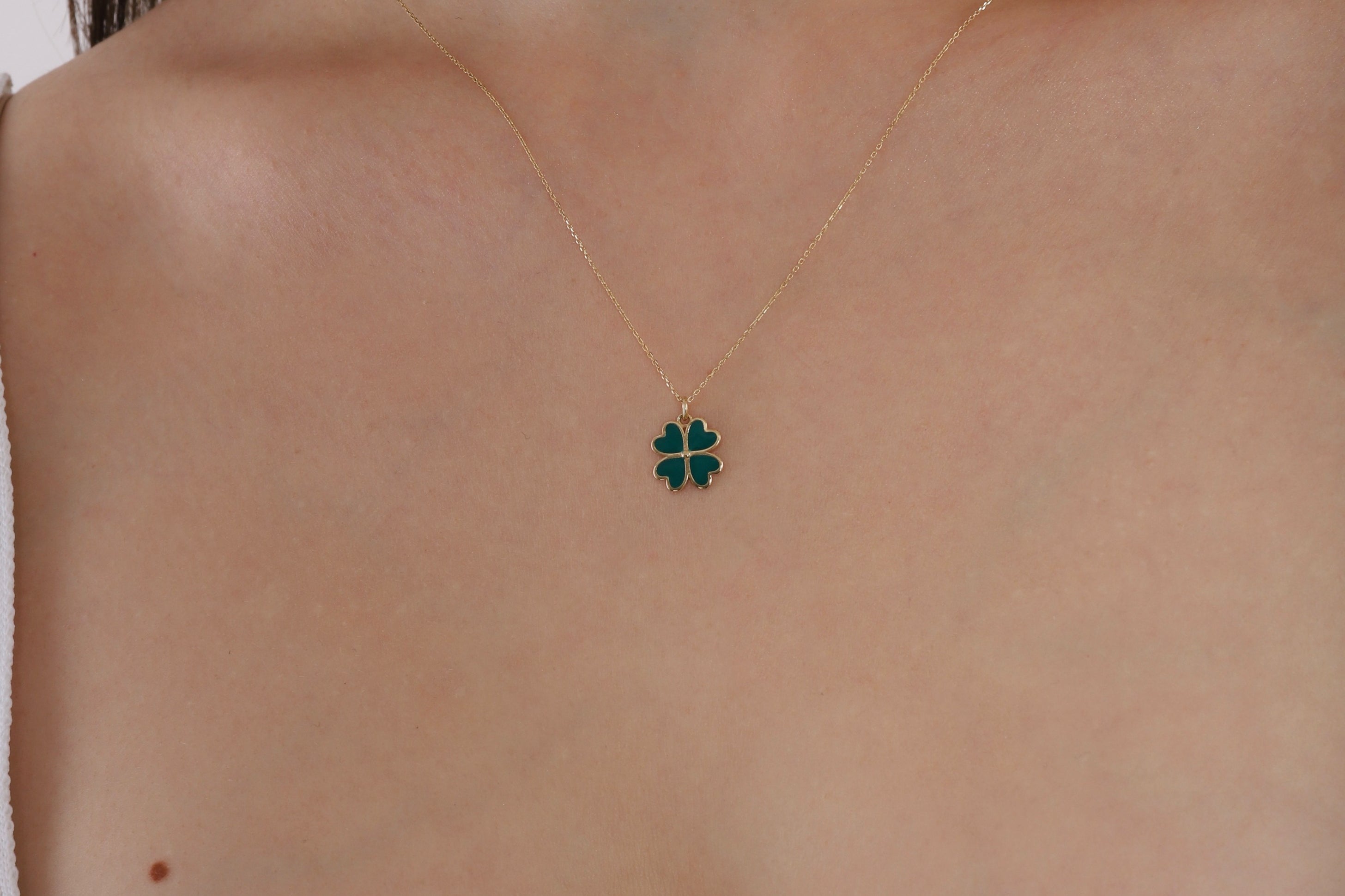 9ct Gold, Green Crystal 4 Leaf Clover Pendant in Green